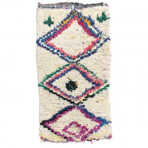 Tapis Berbere Azilal, Losanges roses et bleus sur fond écru, dimensions : 110x205 cm