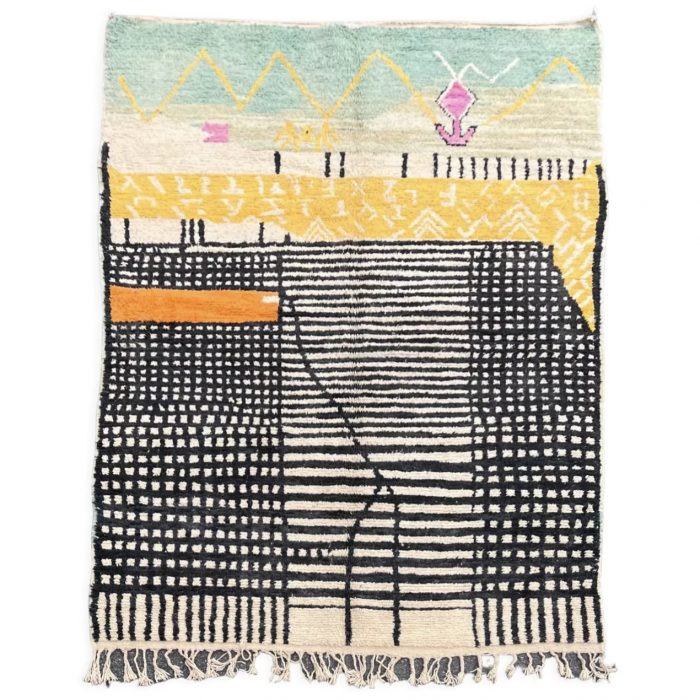 Tapis berbere boujaad avec des motifs abstraits en forme de quadrillage.
