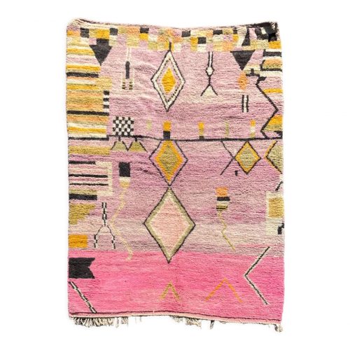 Tapis Berbère contemporain Boujaad avec de beaux motifs géométriques traditionnels du Maroc, ainsi qu'un jolis dégradé du rose au violet sur la verticale