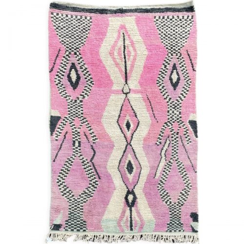Tapis Berbere moderne Boujaad rose pastel qui tire sur le violet avec des motifs géométriques traditionnels marocains.