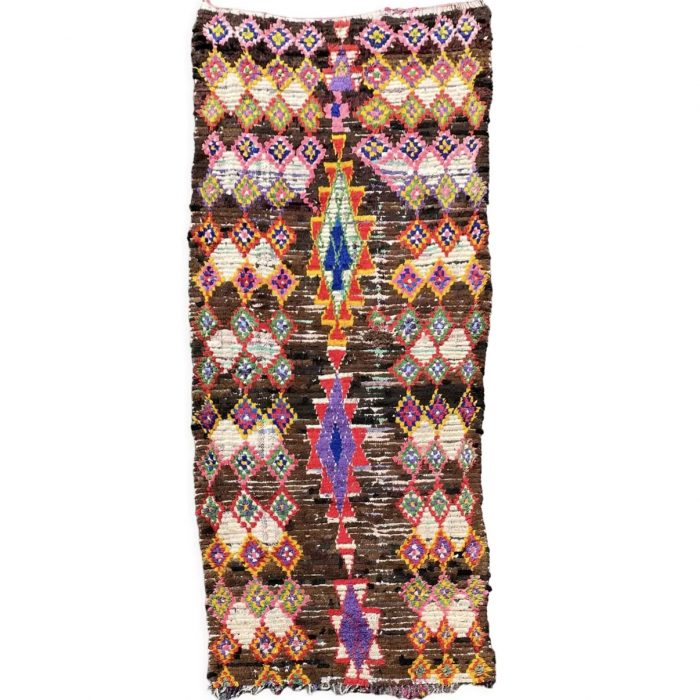 Tapis Berbere Boucheruite marron avec des motifs traditionnels marocains.