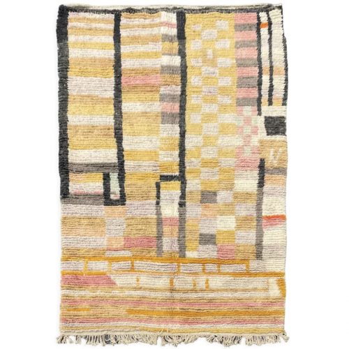 Tapis Berbere Boujaad avec des carreaux irréguliers de couleur crème, écru et jaune. 