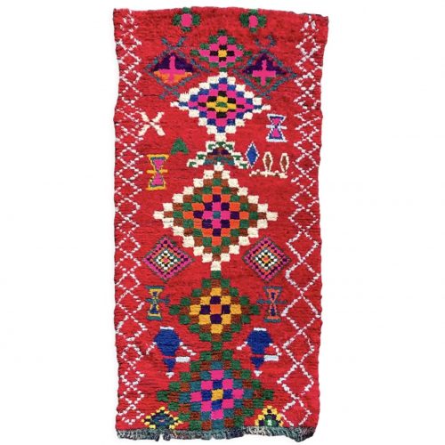 Tapis berberes boucheruite rouge avec des motifs traditionnels marocains