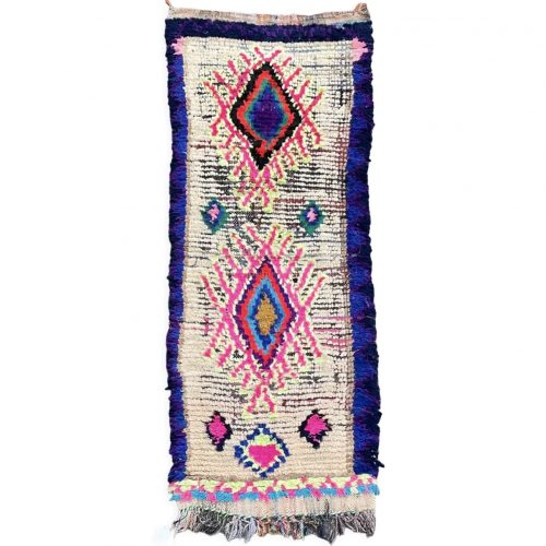 Tapis Berbere Marocain boucherouite avec 2 losanges roses et des bordures bleus