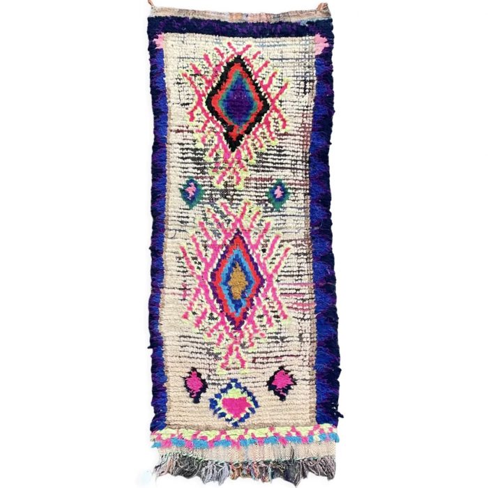 Tapis Berbere Marocain boucherouite avec 2 losanges roses et des bordures bleus