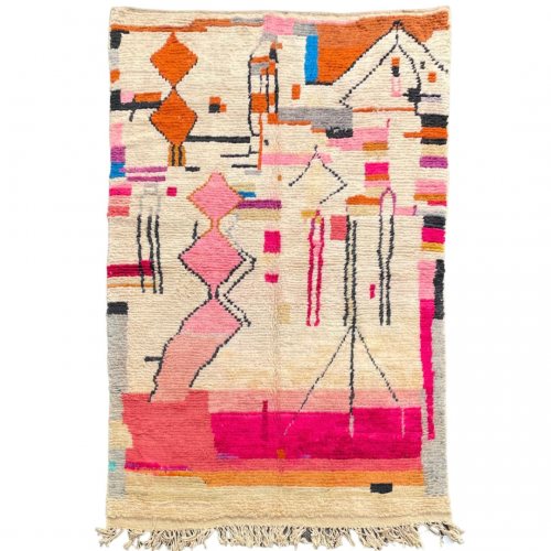 Tapis Berbere Marocain Boujaad rose et écru avec des motifs traditionnels marocains 
