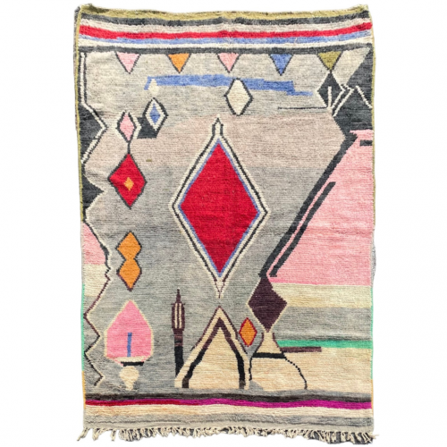 Tapis Berbere Marocain Boujaad gris, rouge et rose avec des motifs traditionnels marocains