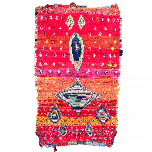 Tapis Berbere Boucherouite marocain rouge est orange avec des motifs traditionnels géométriques; 