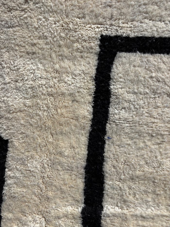 Tapis berbère moderne fait main en laine naturelle