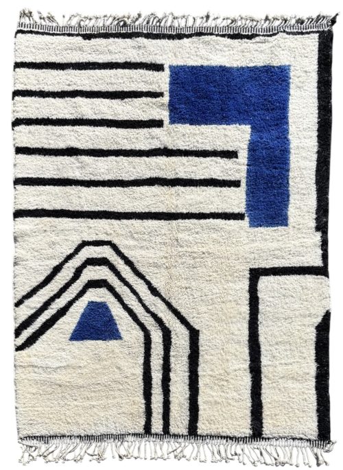 Tapis marocain sur mesure avec motifs géométriques noirs et bleus
