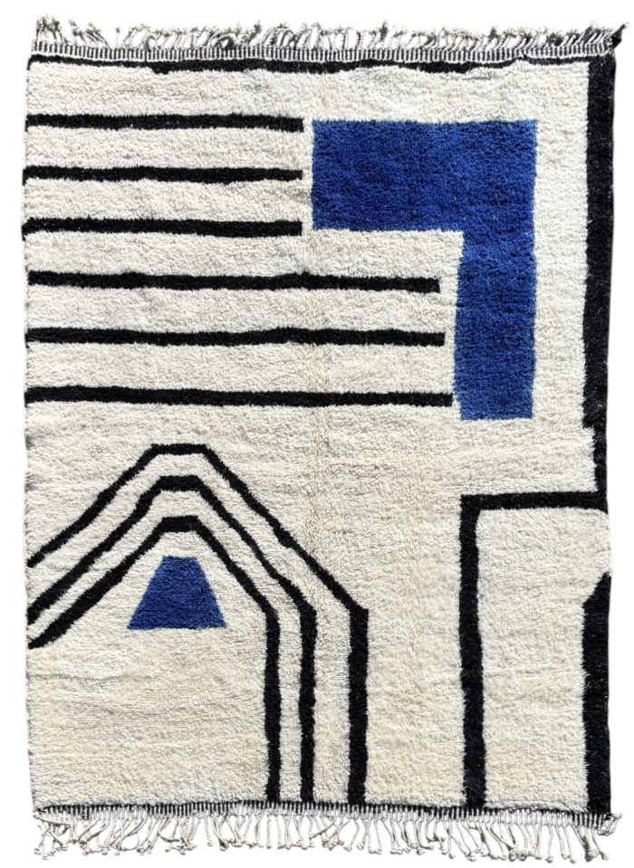 Tapis marocain sur mesure avec motifs géométriques noirs et bleus