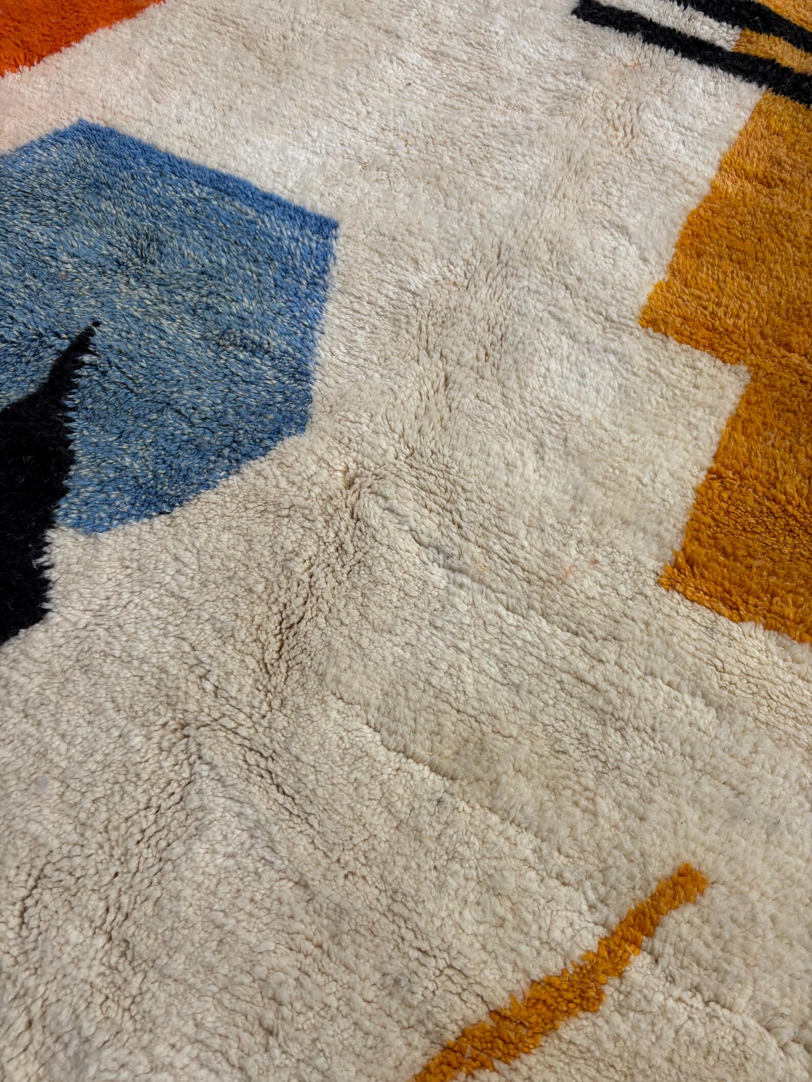 il_1588xN7211598977_qhaujpg - Les Losanges Détail 4 du tapis berbère Composition Libre en laine naturelle, motifs abstraits multicolores