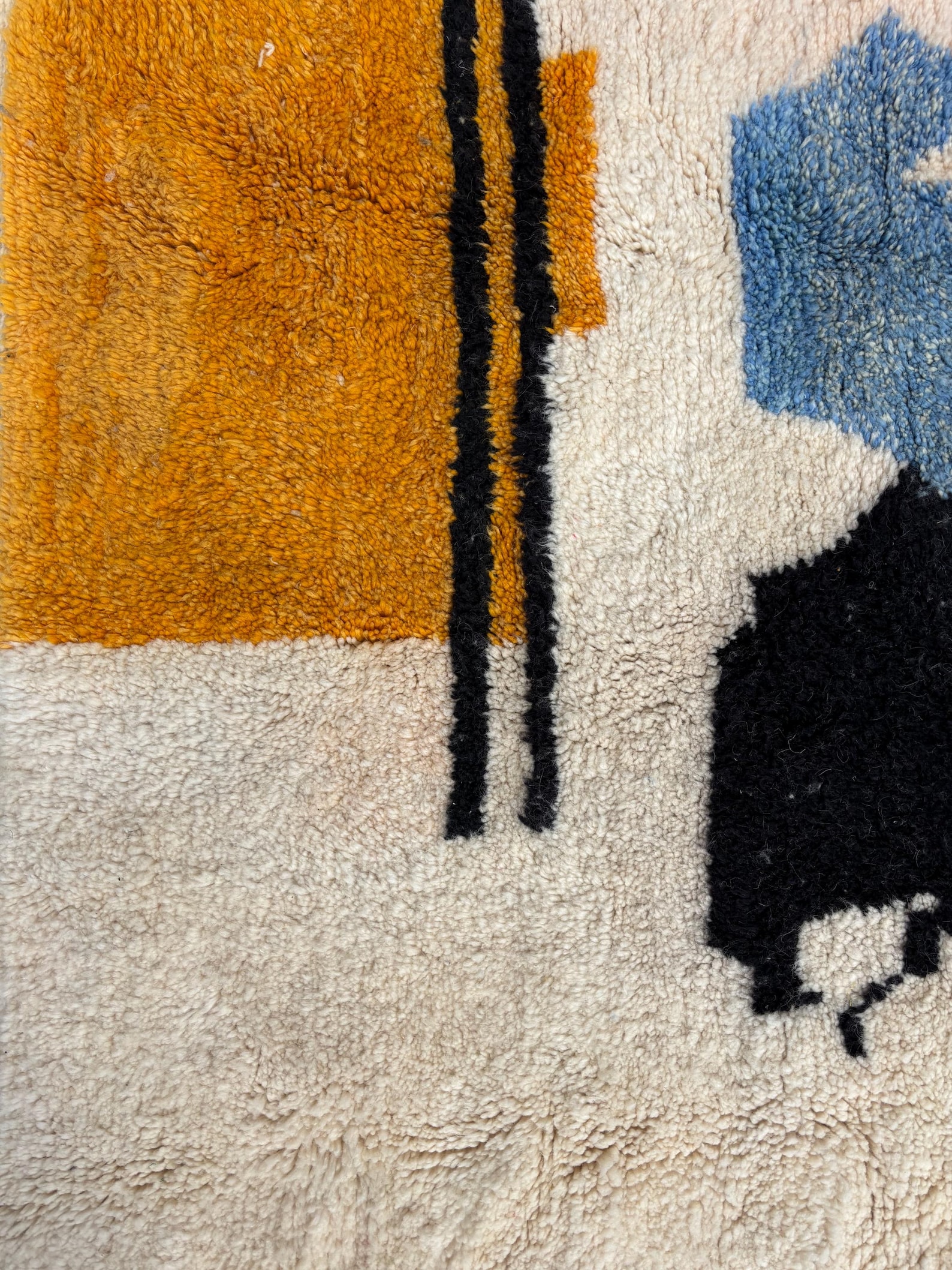 il_1588xN7211599095_q7gnjpg - Les Losanges Close-up of a textured rug with orange, black lines, beige background and a blue shape.
